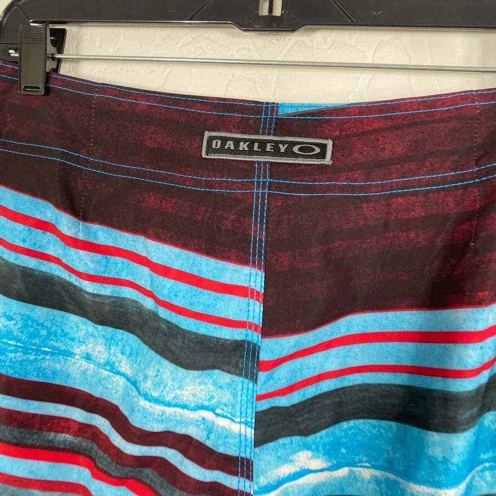Oakley Board Shorts Mens 33 Blue Red Surfing Swimming‎ Drawstring Striped Beach